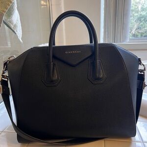 Medium Black Givenchy Antigona